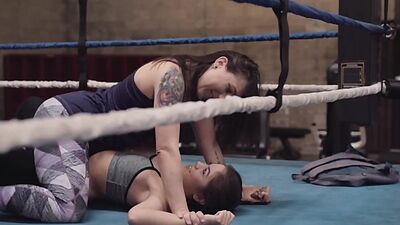 Asian lez wrestler strapon pussyfucked by bigass GF