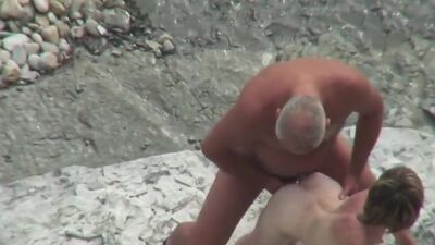 alter man fickt 18jaehrige am stand voyeur