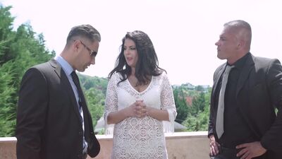 Coco De Mal gets a massive facial after a deep anal bang