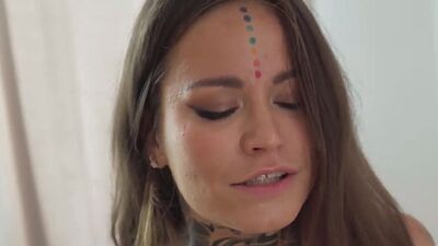 Tattooed babe pussydrilled by her hostel room roommate