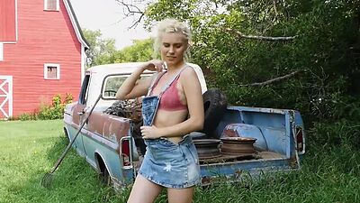 Big boobed all natural blondie Jenessa Dawn stripping to cool herself down