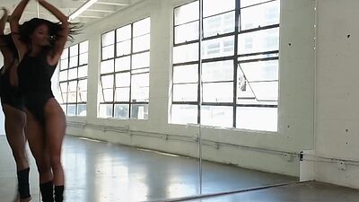 Flexible ebony dancer Jahla Pope stripping to show her perfect natural tits