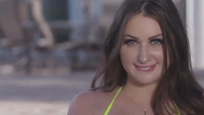 Beautiful titjob and blowjob in the pool