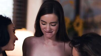MILF bigtitted tattooed dyke seduces two lesbians in 3some