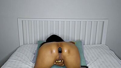 Asian teen with big ass Lily Koh fucked her tight asshole after posing