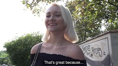 Agent tricks bigbooty slut and fucks her outdoor in POV
