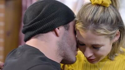 Blonde deepthroats dick and fucks and squirts on first date