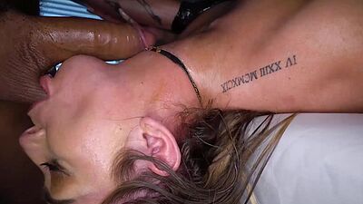 Mia Keys gets massaged and jizzed on by Bruno Dickemz