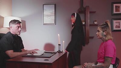 Anal nun in gloves and pantyhose nailed by priest in office
