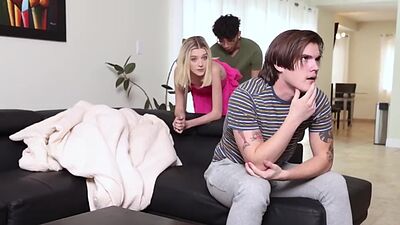 Maria suggests the naughtiest 3SOME with stepsibs ever