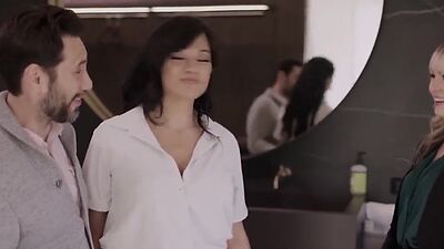 Real estate agent Lilly Bell had an energetic sex