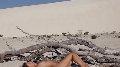 Glamorous Belgian beauty Miluniel Louis stripping and posing in the desert
