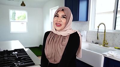 Traditional Arab stepsis gave me a blowjob before she let me to fuck her