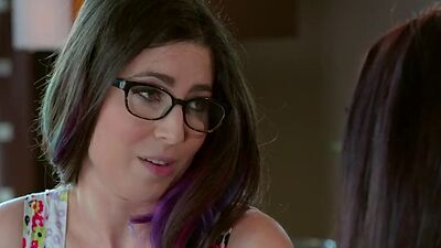 Mindi pleasure Serena's teen pussy as she pleads