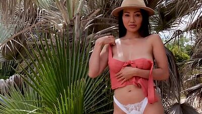 Sexy big tits Asian teen showed curvy body and enjoyed hot posing action
