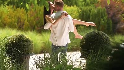 Bikini gfs welcome home blowjob outdoors