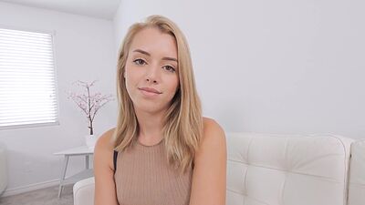 Hot teen stepsister Lila Love dared to show ass and pussy to new stepbro