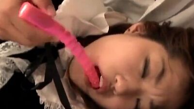 Asian maid pleasured in hotel room