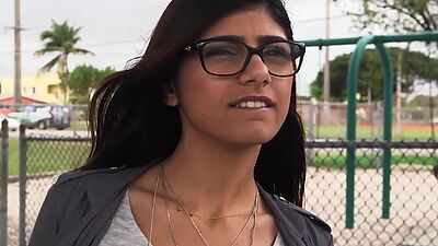 Mia Khalifa gets double penetration from two huge cocks