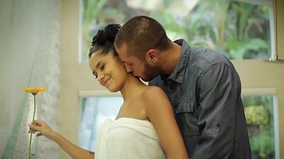 Latina MILF Giselle Marie loves a big dick deep inside after he licked her