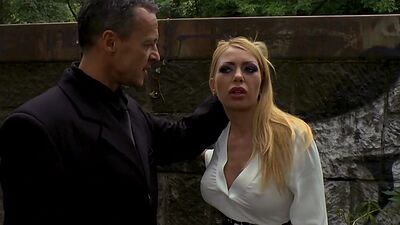 Public anal MILF fucked n fisted in 3way in front of voyeurs