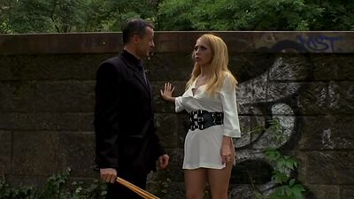 Public anal MILF fucked n fisted in 3way in front of voyeurs