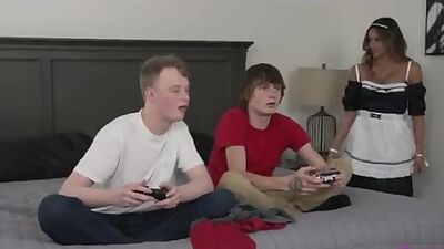 Give my step mom creampie while my friend watches