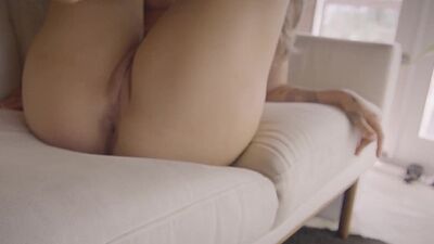 Perfect big ass MILF posed totally naked and revealed her natural body