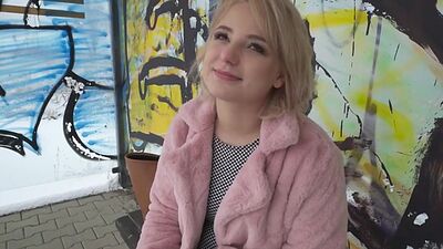 Pulled amateur waitress gets doggystyled