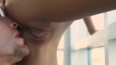 She cant wait to come to the apartment so MILF sucked dick in a hallway