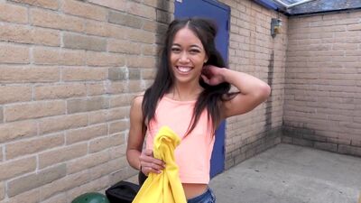 Off the streets hook up leaves Aria Skye with a face full of cum