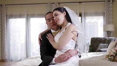 Naughty big ass MILF bride enjoyed deep anal sex after she deepthroated