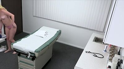 Bubbly blowjob and threesome with at doctors ordination