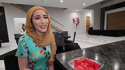 Sweet Sophia willing to help her bestfriend not to blow it