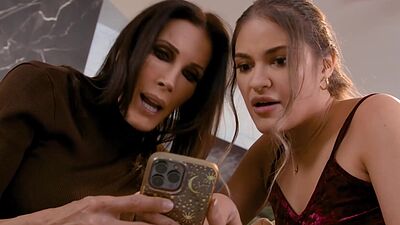 My busty stepmommy facesits me while I masturbate my pussy