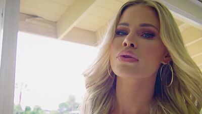 Perfect blonde MILF Jessa Rhodes shows amazing ass and perfect big tits