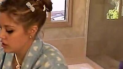 Bathing teen goes solo for masturbation session