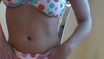 Curvy busty teen suncreams up