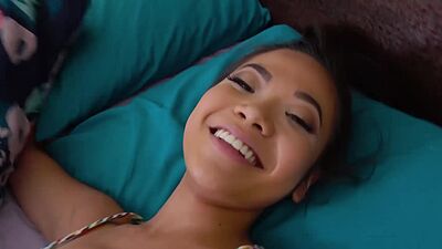 Horny stepdaughter wants her stepad to put her in bed