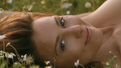 Natural small tits MILF revealed stunning body while posing in the nature