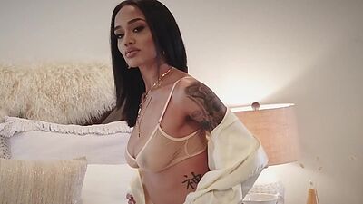 Beautiful big tits ebony MILF model Julie Kay showed stunning black body