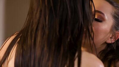 Hot teen came and enjoyed body massage by horny perfect ass lesbian teen