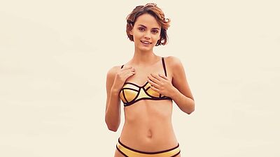 Petite teen model Ariel posing naked outdoor and exposed her perfect booty