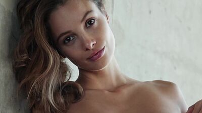 Colombian MILF babe with a perfect body and round ass Calypso Muse