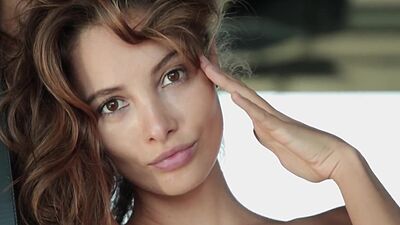 Skinny Colombian beauty Calypso Muse reveals her perfect natural boobs