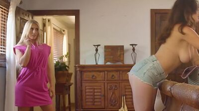 Dyke bitch loves seducing wild lesbian b4 eating her out 1