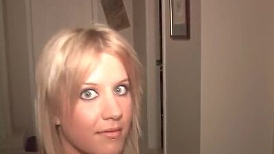 Lexy lohan strips off and shows her pussy