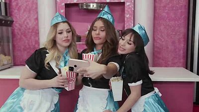 Sexy Naugthy Waitresses Offers Extra Service