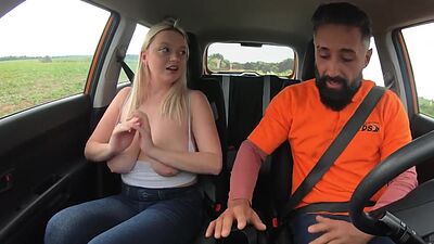 Public MILF loves fucking hardcore in wet pussy hole