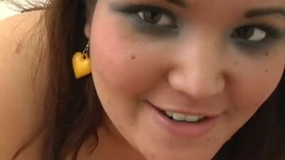 Cute Plumper Gives a Good Sucking